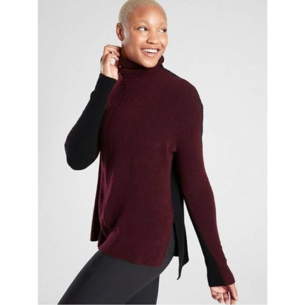 Athleta Transit Colorblock Turtleneck Antique Burgundy/ Black